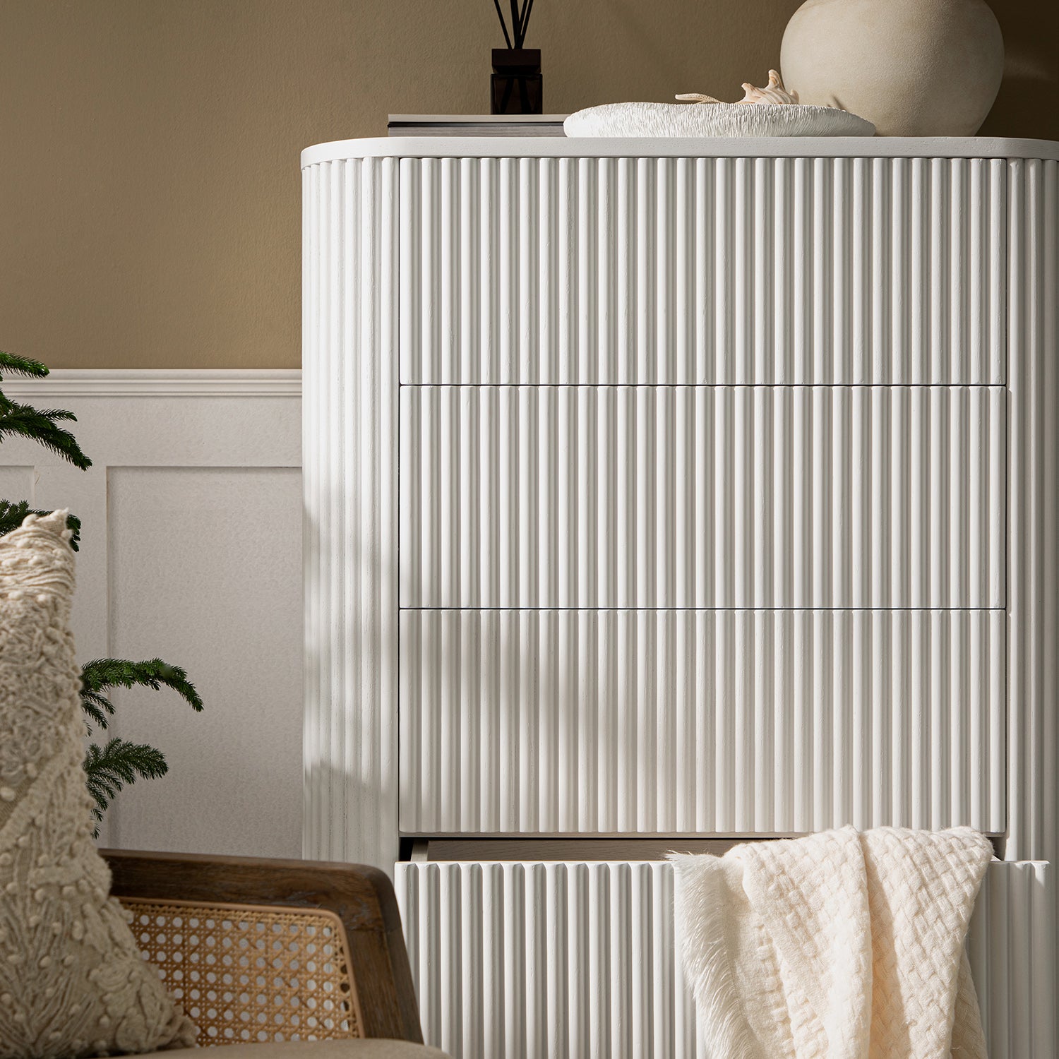 Maru Chest of 5 Drawers, Washed White