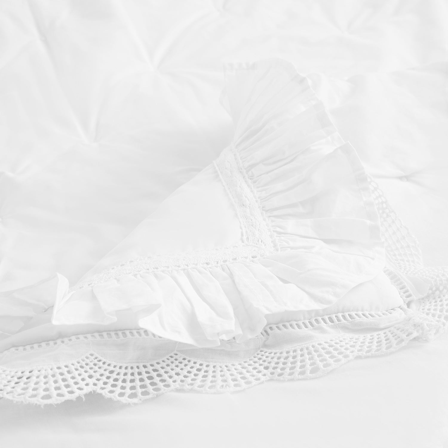 Castillo White Lace Quilted 300 Thread Count Cotton Percale Bedspread