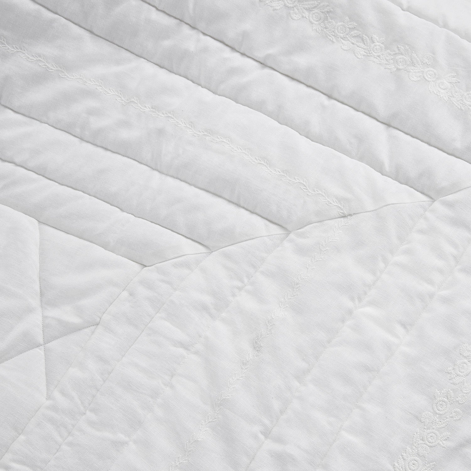 Esmeralda White Floral Embroidered Quilted Linen Blend Bedspread