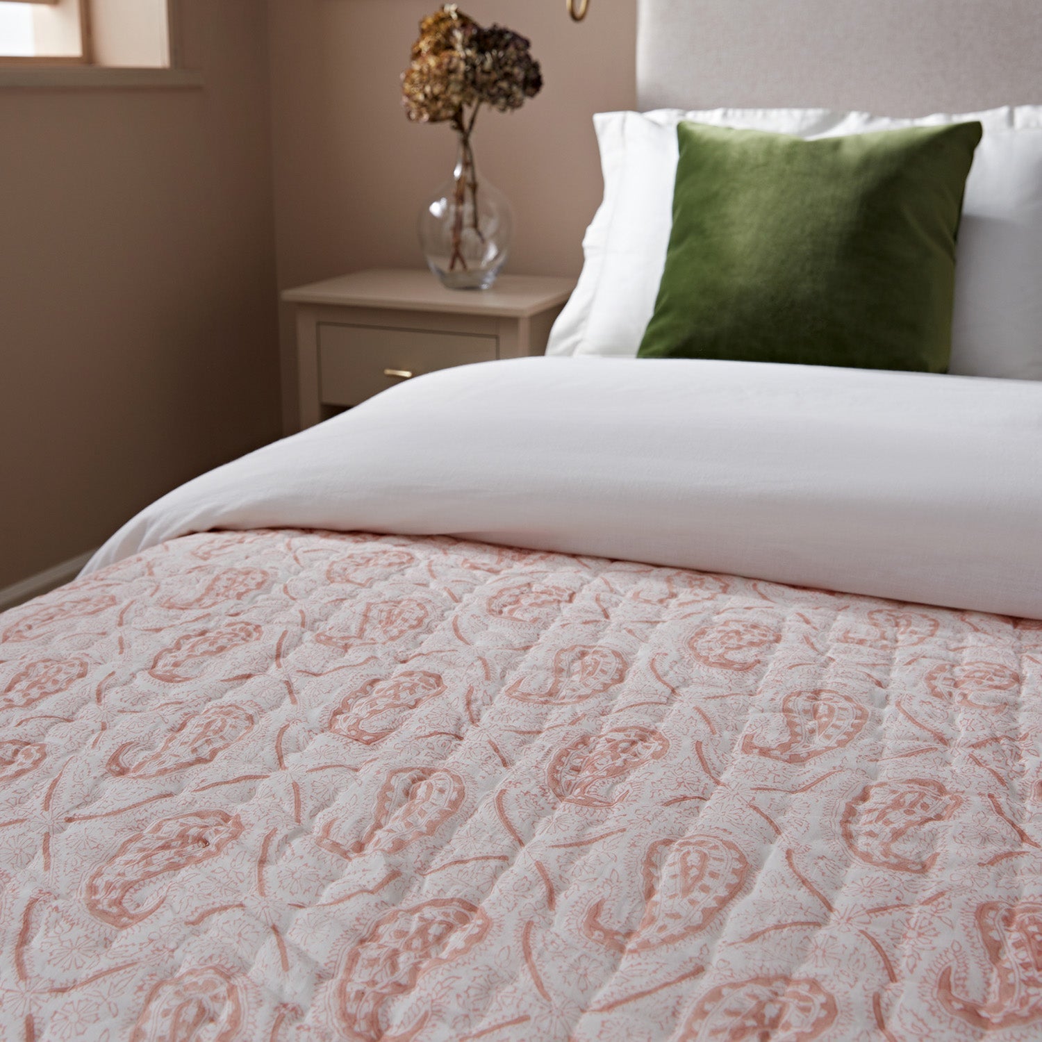 Juliette Peachy Pink Paisley Reversible Quilted Cotton Bedspread