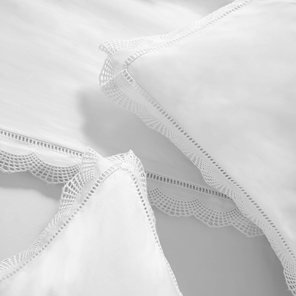 Castillo White Lace 300 Thread Count Cotton Percale Duvet Set